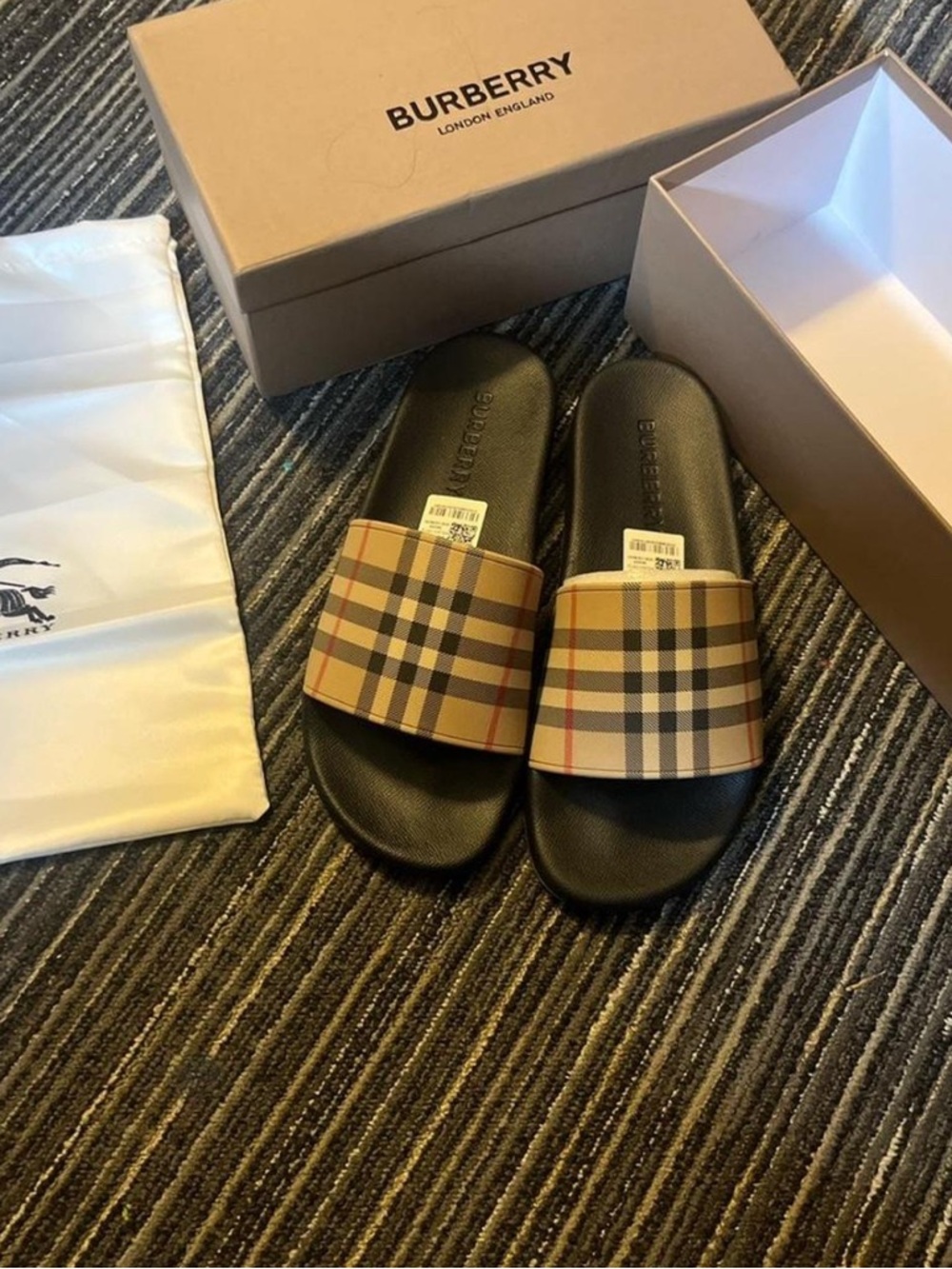 Burberry Sandals — Size 9 US / 42 EU - Picture 4 of 5